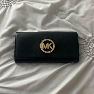 Micheal kors wallet!